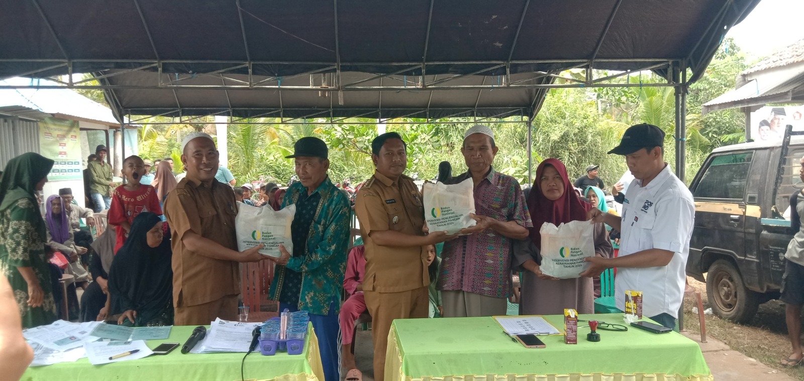 camat-kapuas-kuala-melakukan-monitoring-kegiatan-penyaluran-bantuan-kerawanan-pangan-di-desa-lupak-dalam