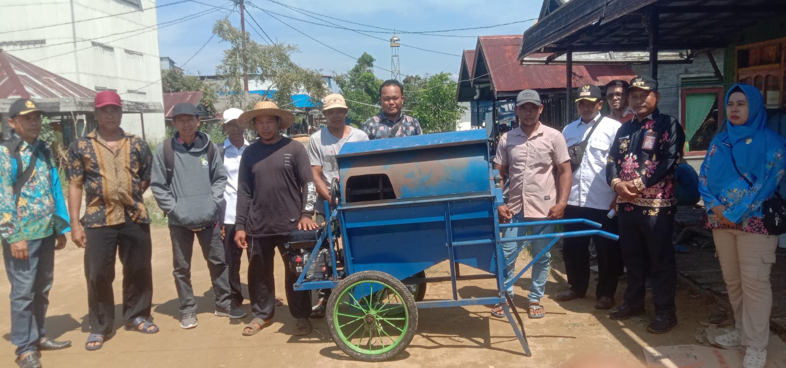 camat-kapuas-kuala-bersama-tim-monev-dana-desa-kecamatan-kapuas-kuala-kunjungi-desa-cemara-labat