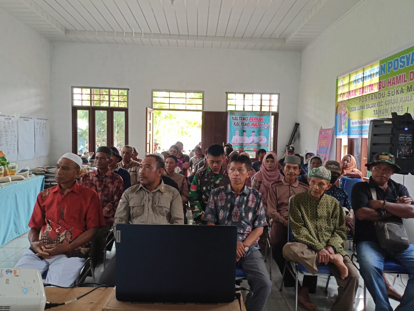 camat-kapuas-kuala-ikuti-zoom-meeting-dengan-gubernur-kalimantan-tengah-dalam-rangka-pasar-murah-serentak-pada-hari-jumat-28-maret-2025
