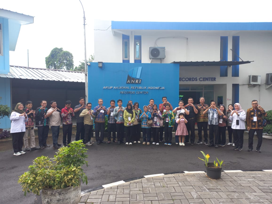 camat-kapuas-kuala-dan-sekcam-kapuas-kuala-ikuti-bimtek-pengelolaan-arsip-dinamis-dan-statis-di-anri-sebagai-dukungan-terhadap-program-lapak-pemkab-kapuas