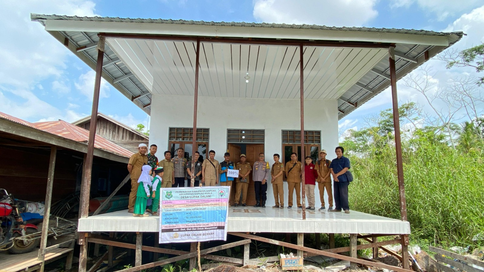 tim-monev-dana-desa-kecamatan-kapuas-kuala-cek-pembangunan-fisik-posyandu-dan-jalan-desa-lupak-dalam