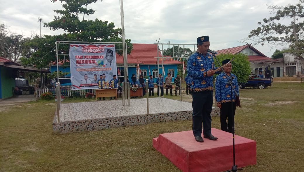 camat-kapuas-kuala-menjadi-irup-upacara-peringatan-hari-pendidikan-nasional