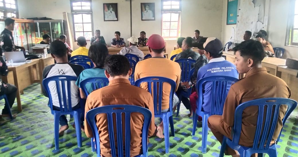 camat-kapuas-kuala-kunjungi-desa-pematang-ajak-siaga-karhutla-dan-tekankan-pentingnya-partisipasi-pilkada-serentak-2024