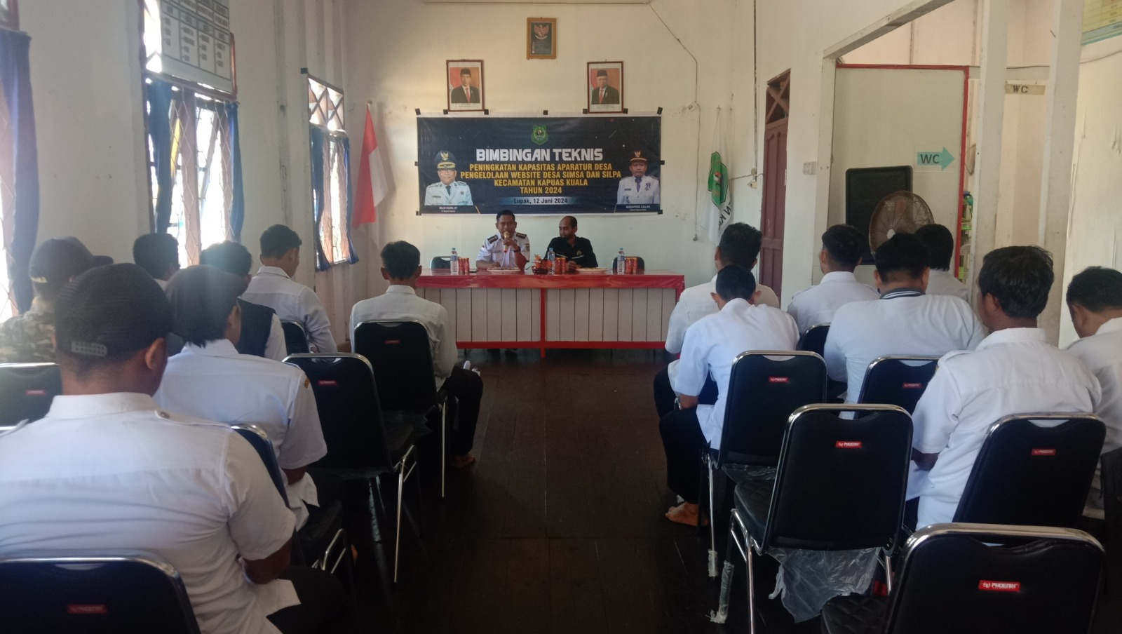 camat-kapuas-kuala-membuka-bimtek-peningkatan-kapasitas-aparatur-pemerintah-desa