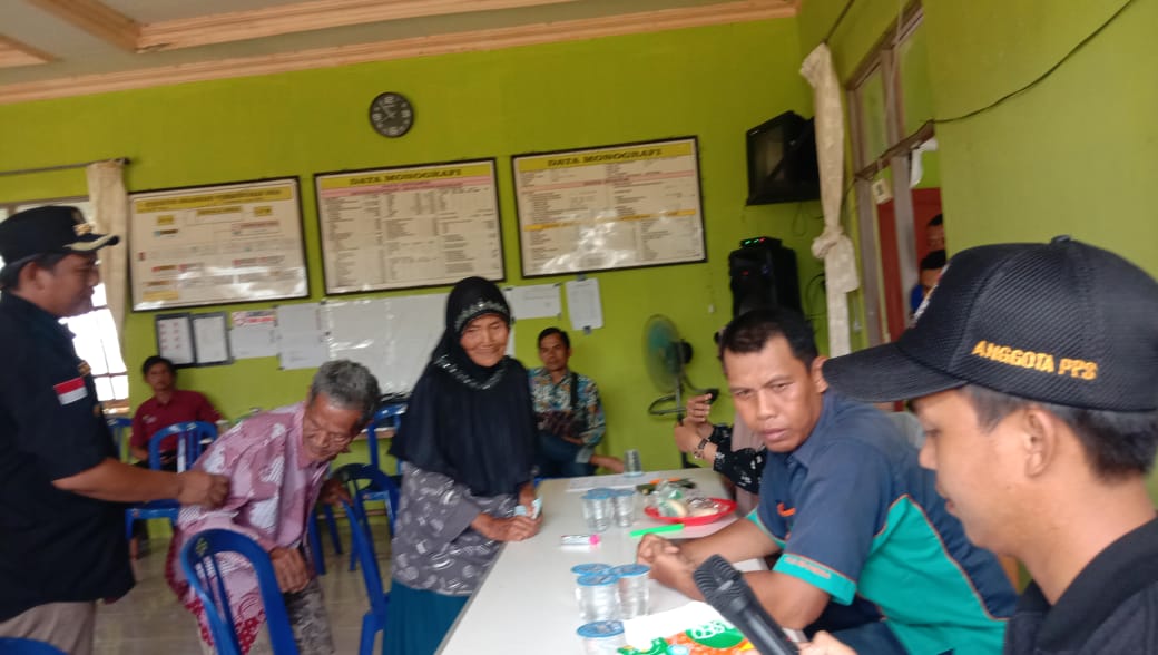 camat-kapuas-kuala-pantau-penyerahan-pkh-dan-bpnt-di-desa-sei-bakut-dan-wargo-mulyo