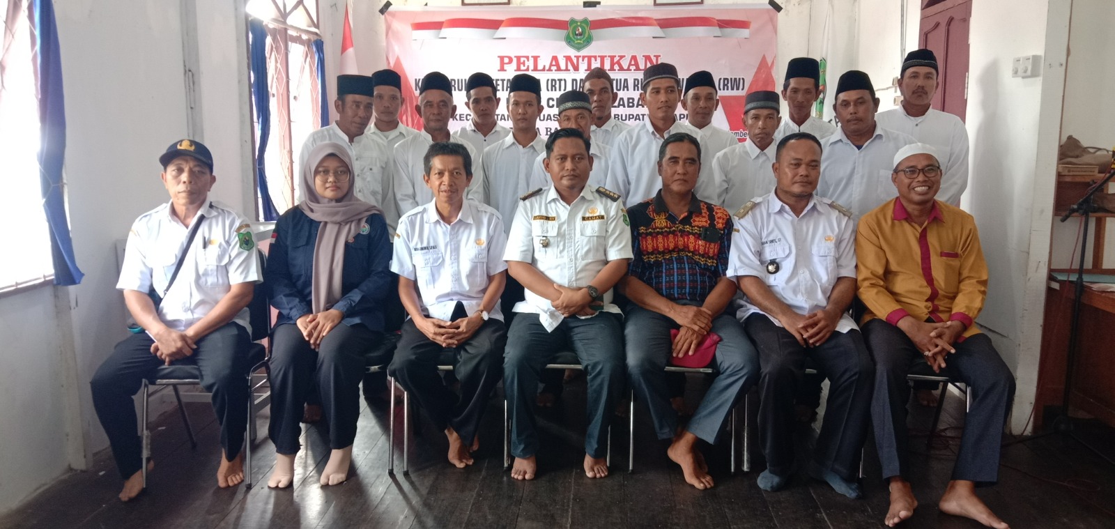pelantikan-ketua-rt-dan-ketua-rw-desa-cemara-labat-camat-kapuas-kuala-hadir-memberikan-dukungan