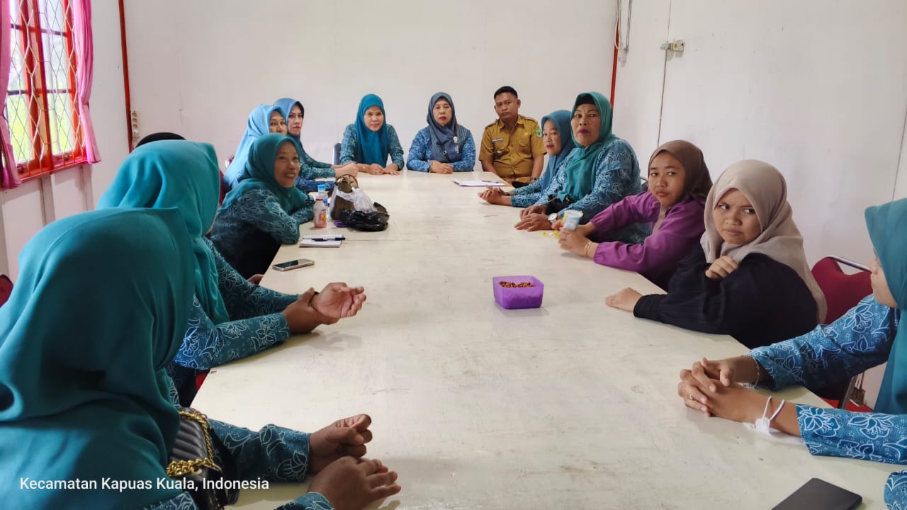 camat-kapuas-kuala-buka-rakor-ketua-tp-pkk-desa-se-kecamatan-kapuas-kuala-di-aula-kantor-kecamatan-kapuas-kuala