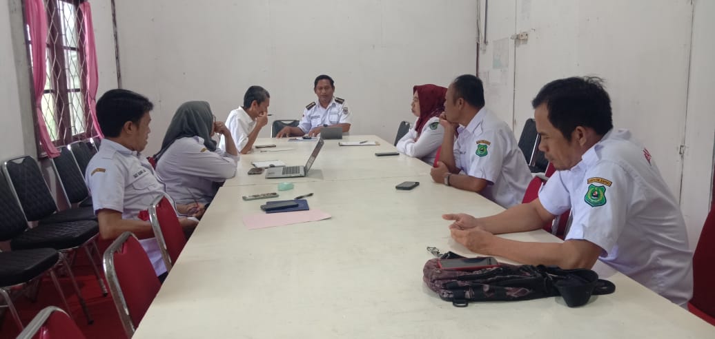 camat-kapuas-kuala-pimpin-rapat-internal-kantor-kecamatan-kapuas-kuala