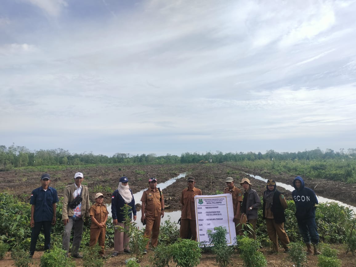 camat-kapuas-kuala-lakukan-monev-dana-desa-tahan-2-desa-palampai-ta-2025-semua-desa-di-wilayah-kecamatan-kapuas-kuala-selesaikan-pembangunan-dana-desa-ta-2024