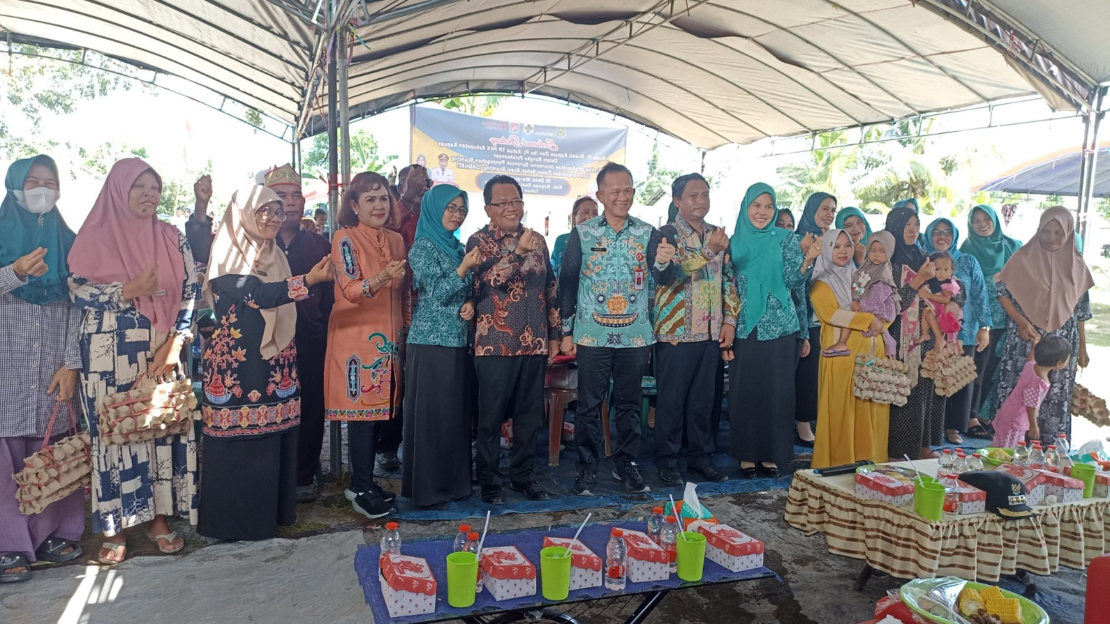pj-bupati-kapuas-tinjau-langsung-kick-off-kegiatan-intervensi-serentak-pencegahan-stunting-dan-pengelolaan-dapur-sehat-atasi-stunting-dashat-di-desa-wargo-mulyo-kec-kapuas-kuala
